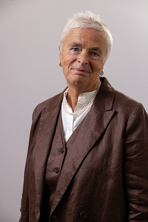 Kim Holt-3