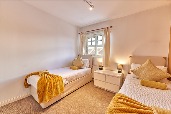 15westminster_close_HR19