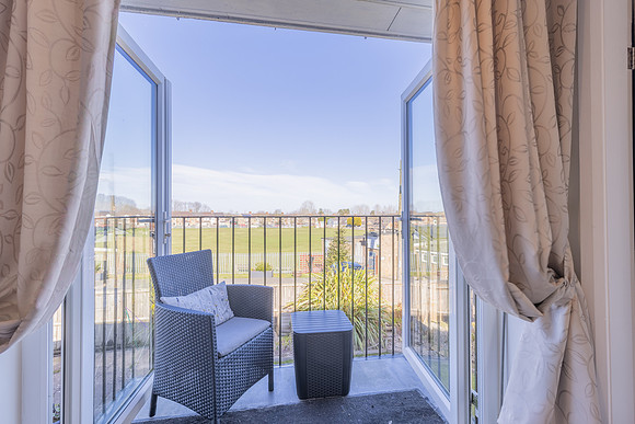 0E0A6947-HDR