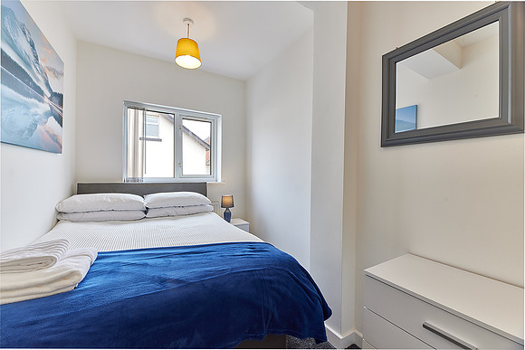 Shane - Blyth - Booking + Expedia (57)