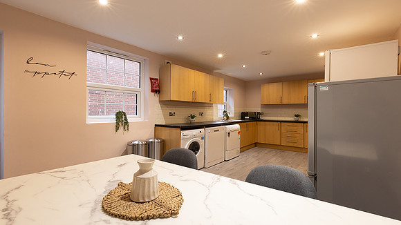 8 Westgate House - Booking + Expedia (35)