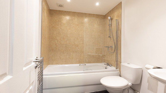 8 Westgate House - Booking + Expedia (65)