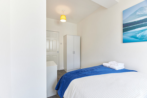 Shane - Blyth - Booking + Expedia (58)