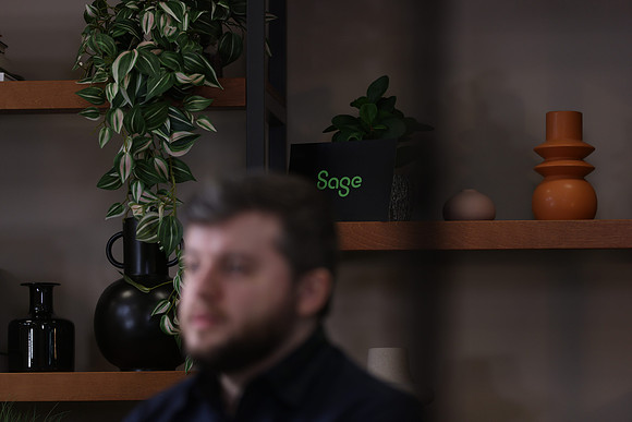 0E0A4925