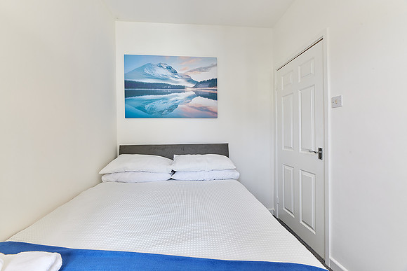 Shane - Blyth - Booking + Expedia (61)