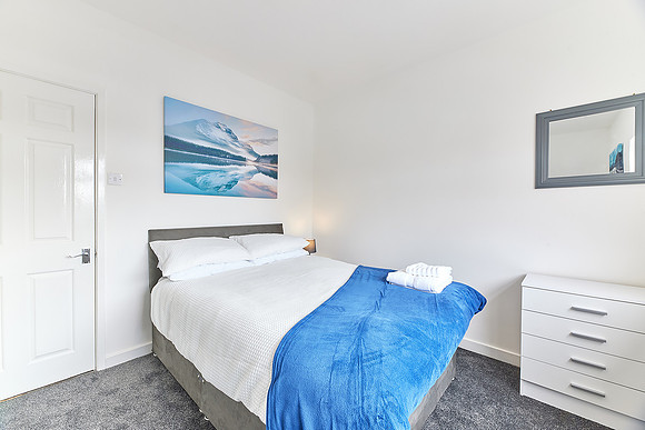 Shane - Blyth - Booking + Expedia (29)