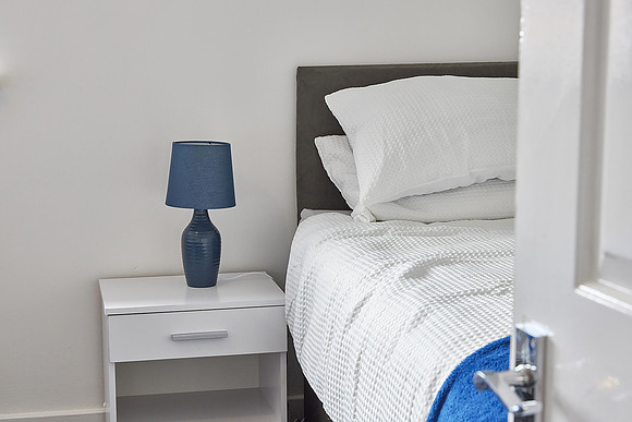 Shane - Blyth - Booking + Expedia (38)