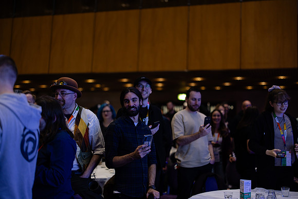 0E0A9585